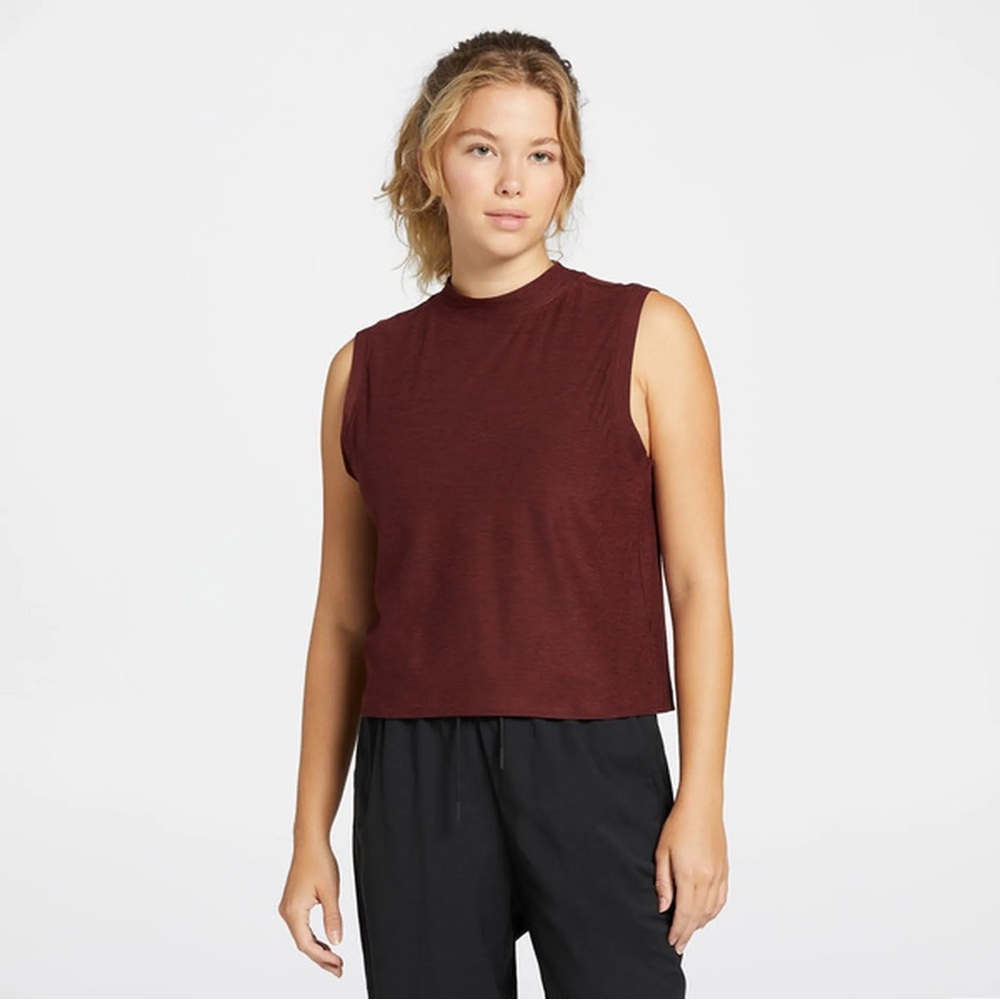 Calia Tank

Size medium

Amazing material
Burgundy

Final sals